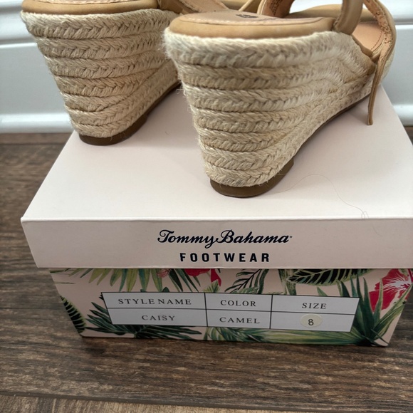 Tommy Bahama Wedges - Picture 1 of 3